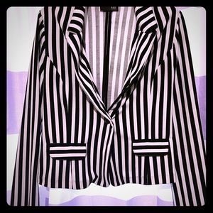 White & black stripes blazer